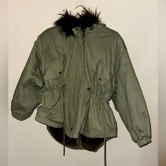 Urban Outfitters women’s green faux fur lined hooded parka coat S contemporary